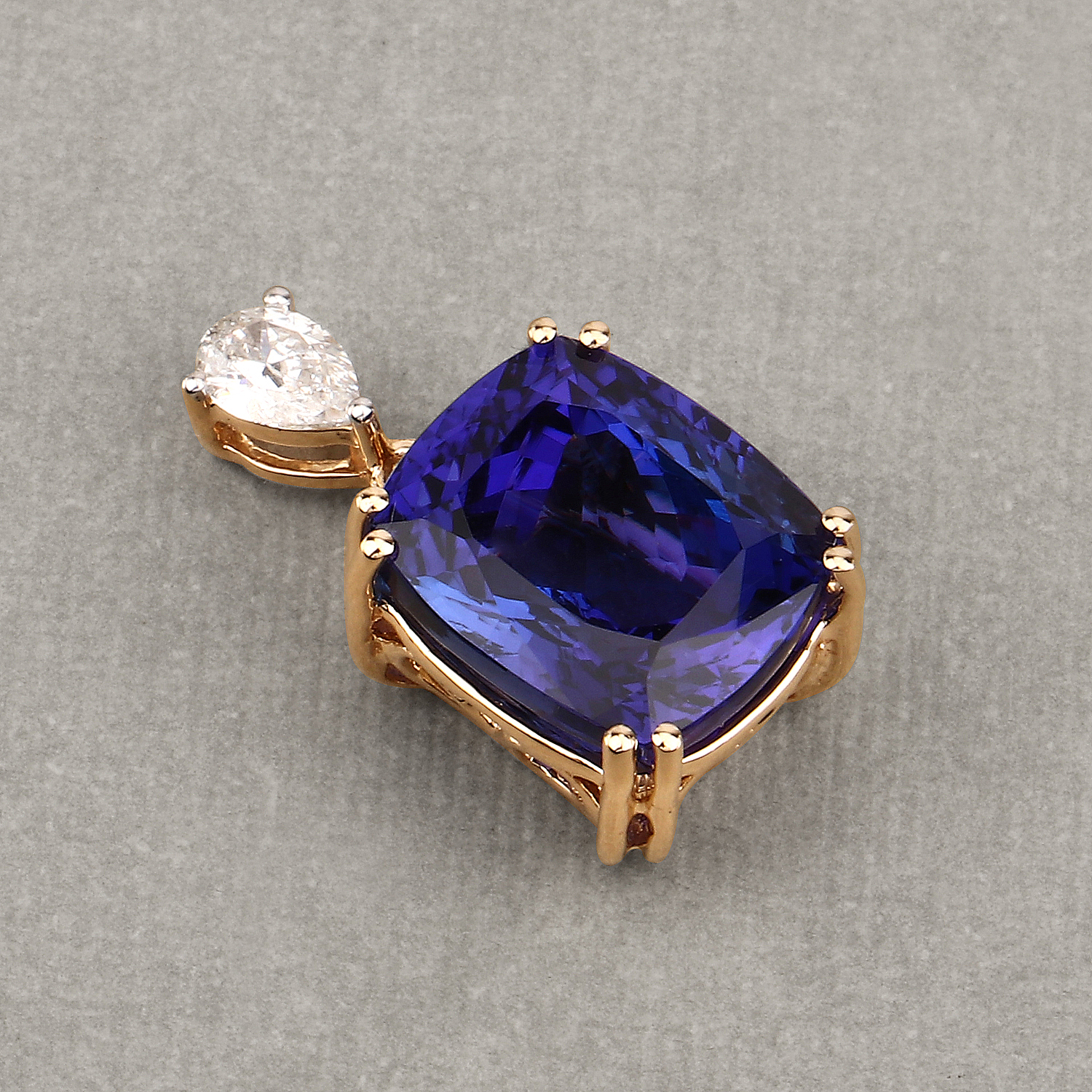 11.80 Carat Genuine Tanzanite and White Diamond 18K Yellow Gold Pendant