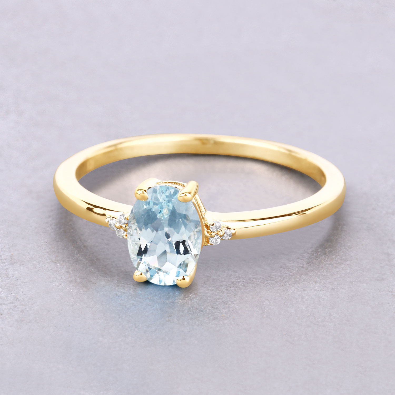 0.62 Carat Genuine Aquamarine and White Diamond 10K Yellow Gold Ring