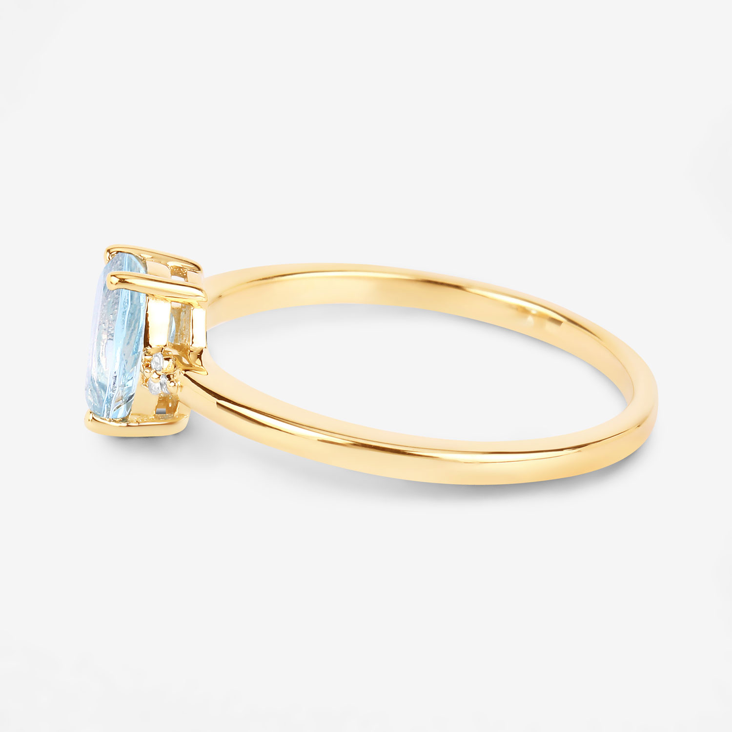 0.62 Carat Genuine Aquamarine and White Diamond 10K Yellow Gold Ring