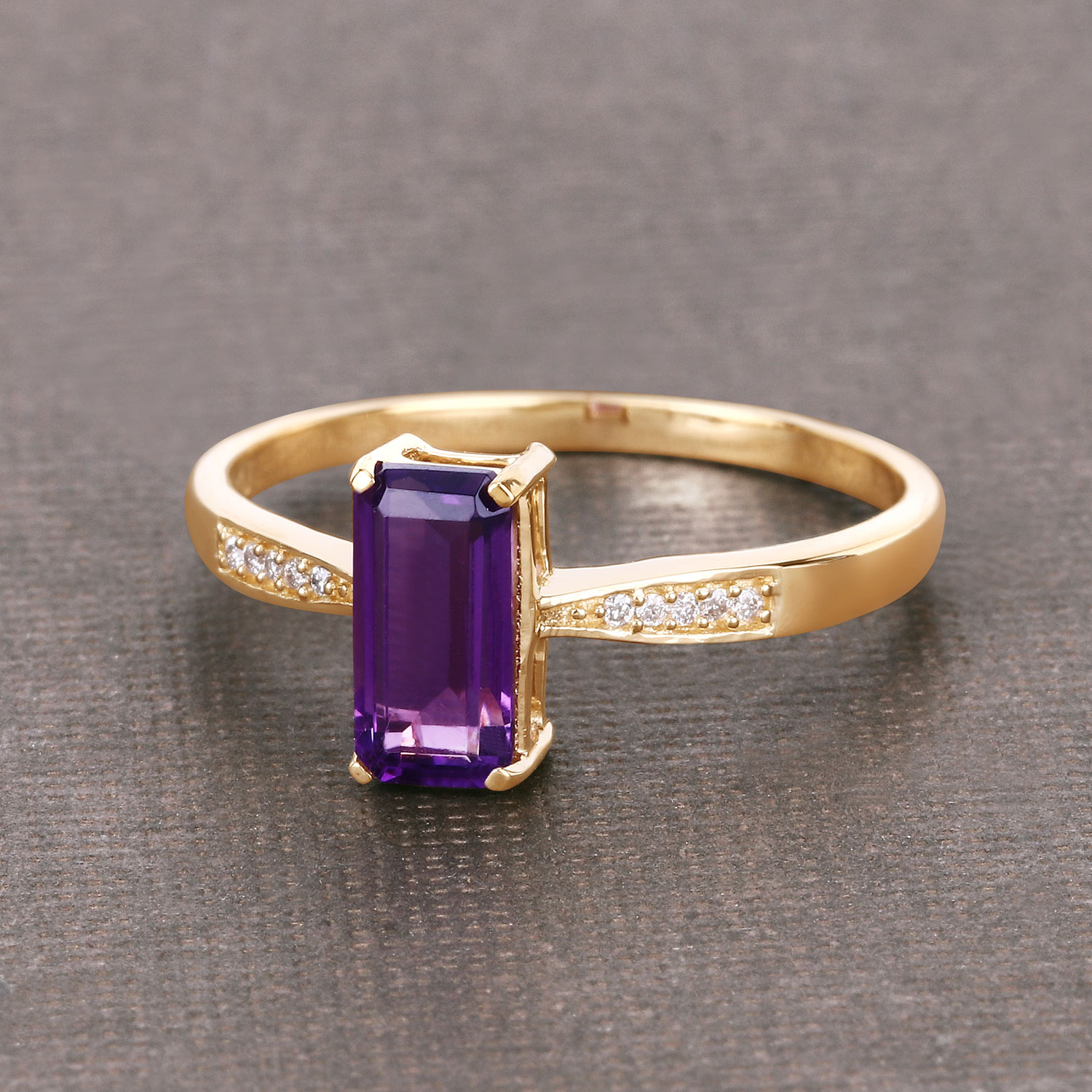 0.73 Carat Genuine Amethyst and White Diamond 14K Yellow Gold Ring